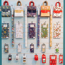 Load image into Gallery viewer, Mistletoe White Christmas Gift Tags | 8 Pack | Gifts |